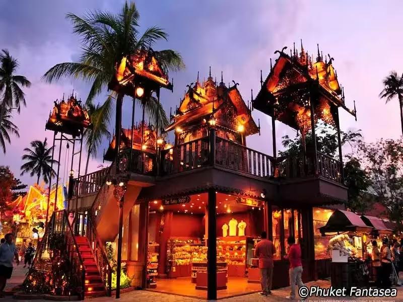 Extensive international and Thai buffet dinner offered at Phuket FantaSea