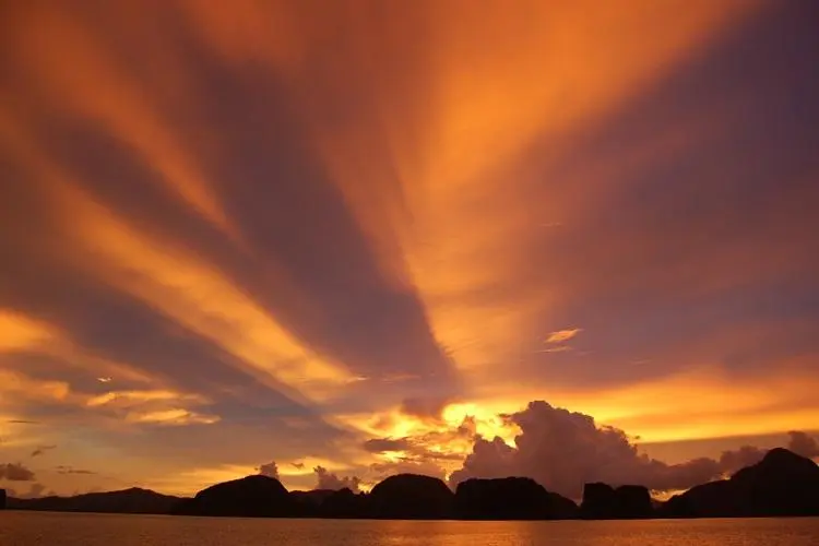 Hong by Starlight with John Gray's Sea Canoe