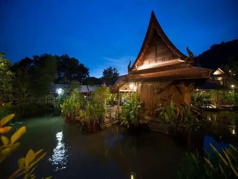 International and Thai dinner buffet offered at Siam Niramit Phuket